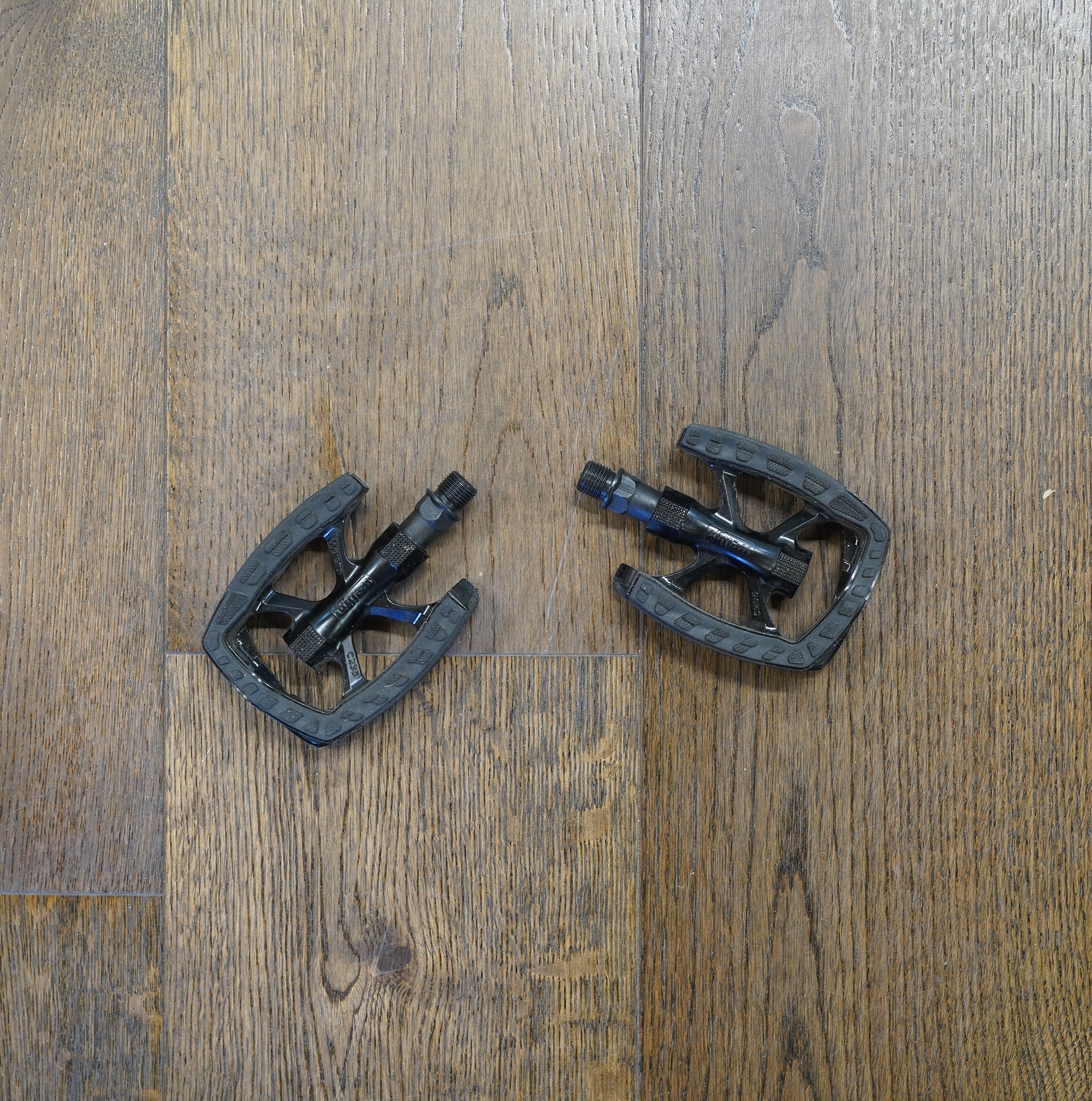 Take Off Wellgo Flat Pedals