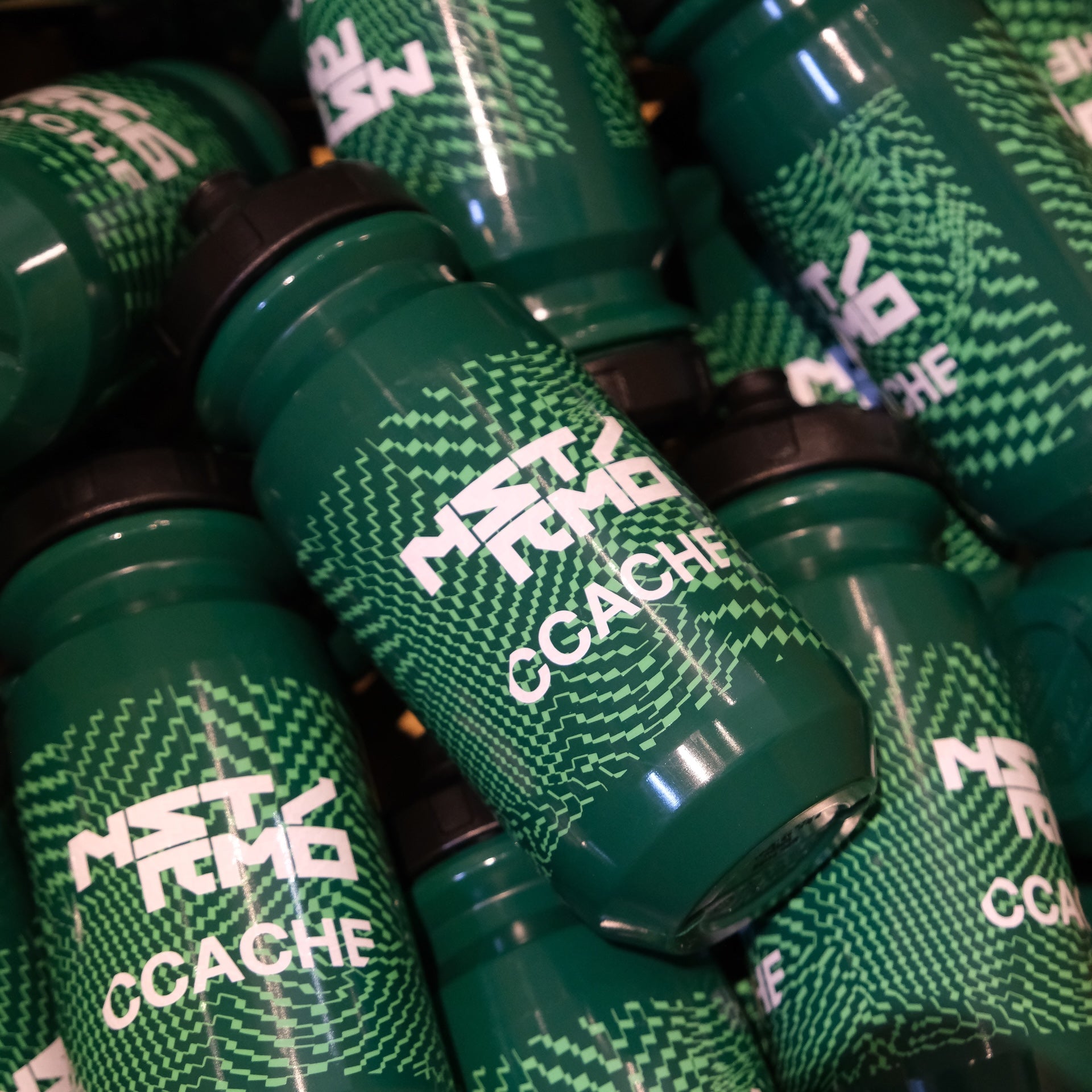 CCACHE x NSTRMO Water Bottle 600mL - Team Green