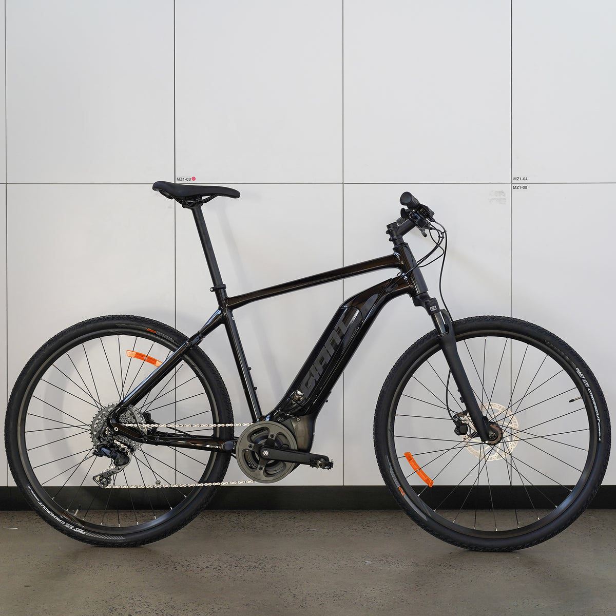 Giant Roam E E Bike Black CCACHE