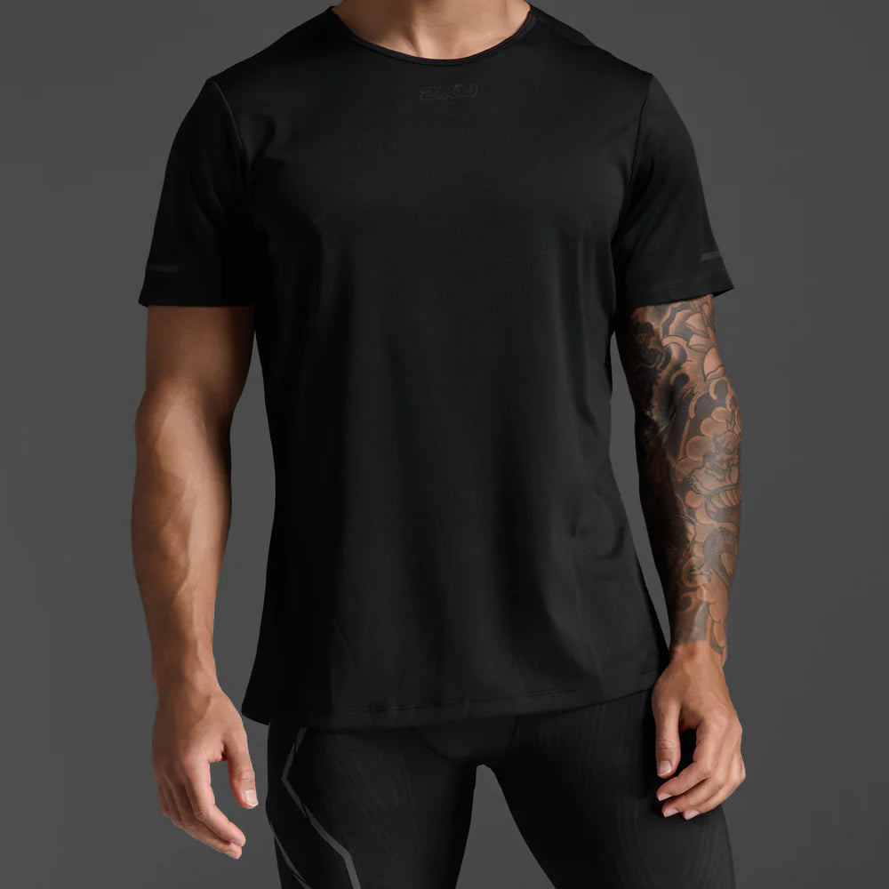 2xu-light-speed-tech-tee-black-black-reflective