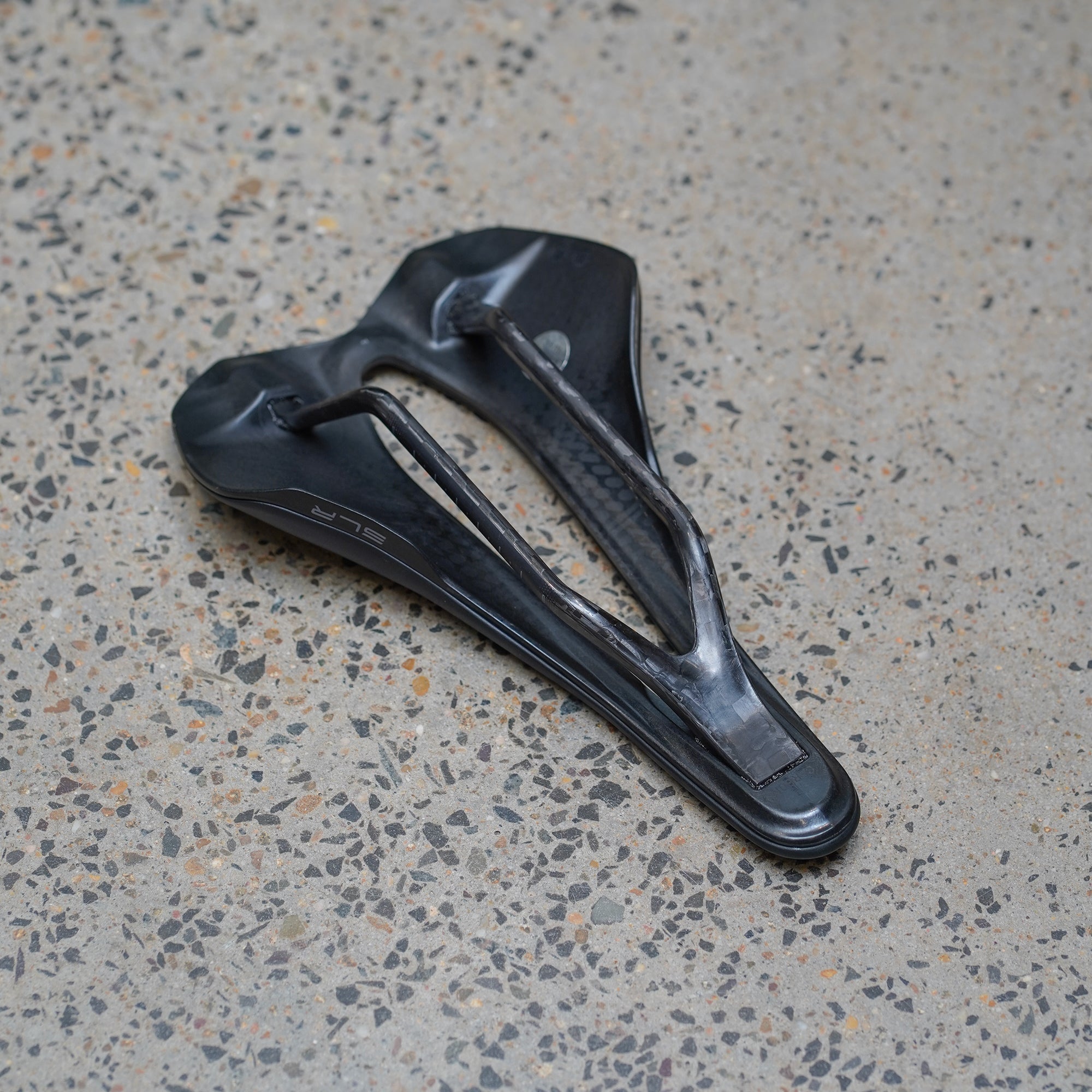Take-Off / Selle Italia SLR Superflow Carbonio Saddle
