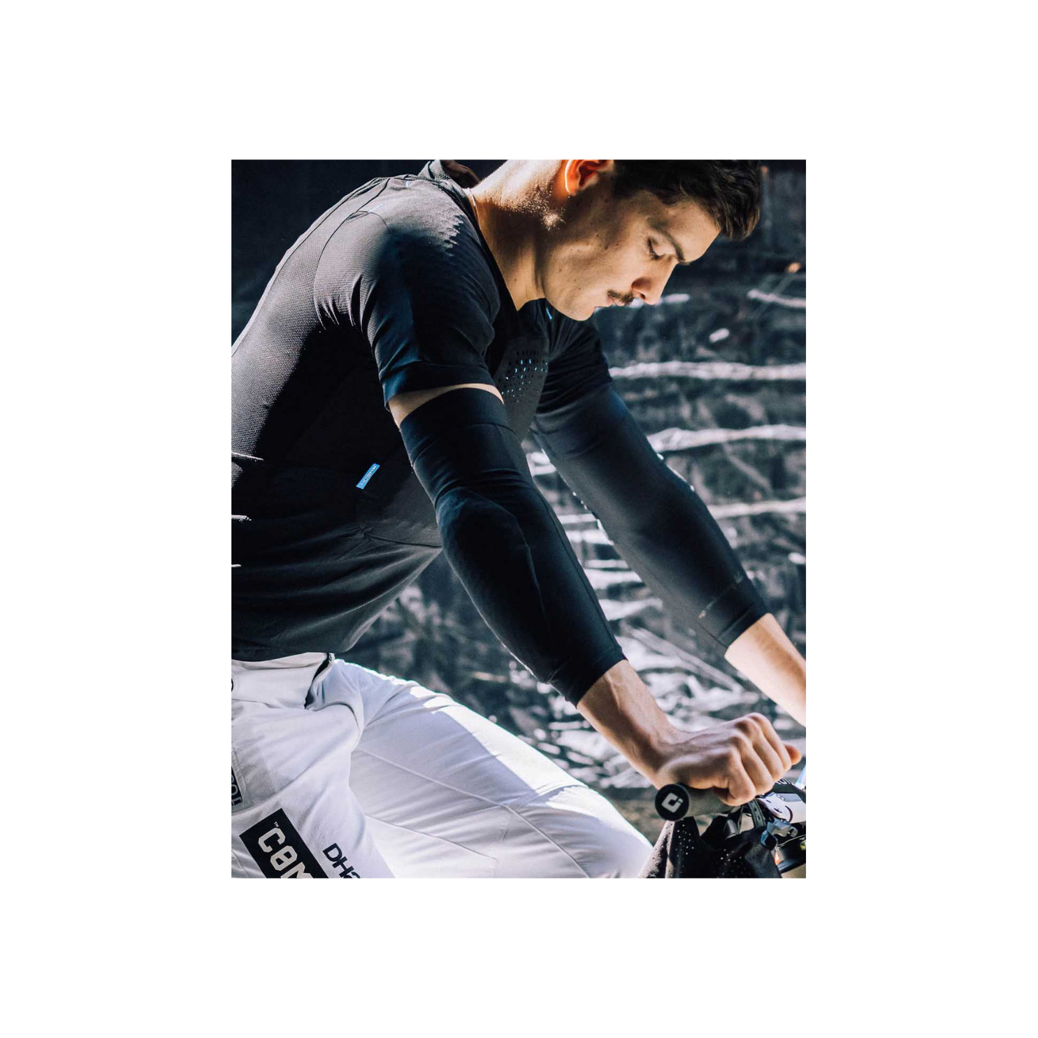 DHaRCO Gravity Elbow Pad