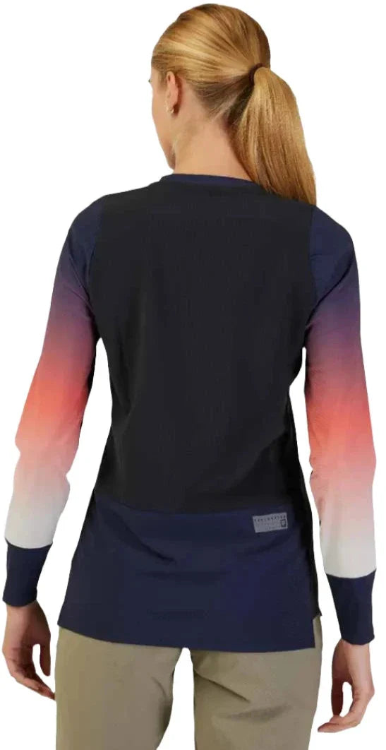 Fox WOMENS DEFEND THERMAL JERSEY LUNAR - Black Back Facing Model