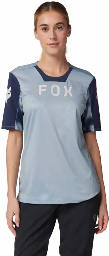 Fox WOMENS DEFEND SS JERSEY RACE - Gunmetal Front Facing Model