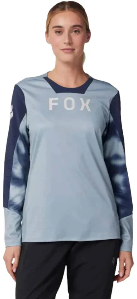 Fox WOMENS DEFEND LS JERSEY TAUNT - Gunmetal Front Facing Model