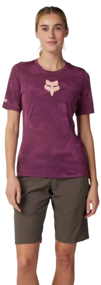 Fox WOMENS RANGER TRU DRI  SS JERSEY - Sangria FRONT FACING MODEL