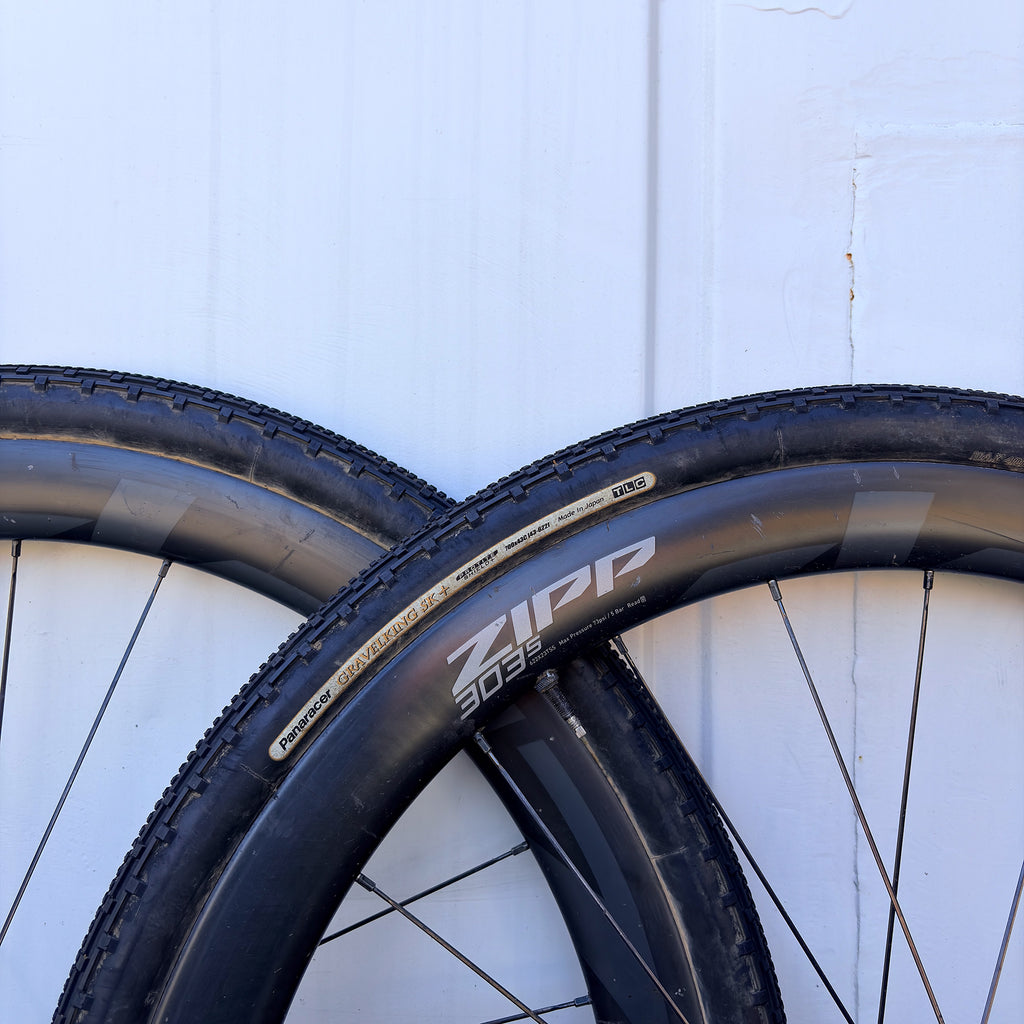 Take Off / ZIPP 303S Carbon Wheelset with Gravelking SK +