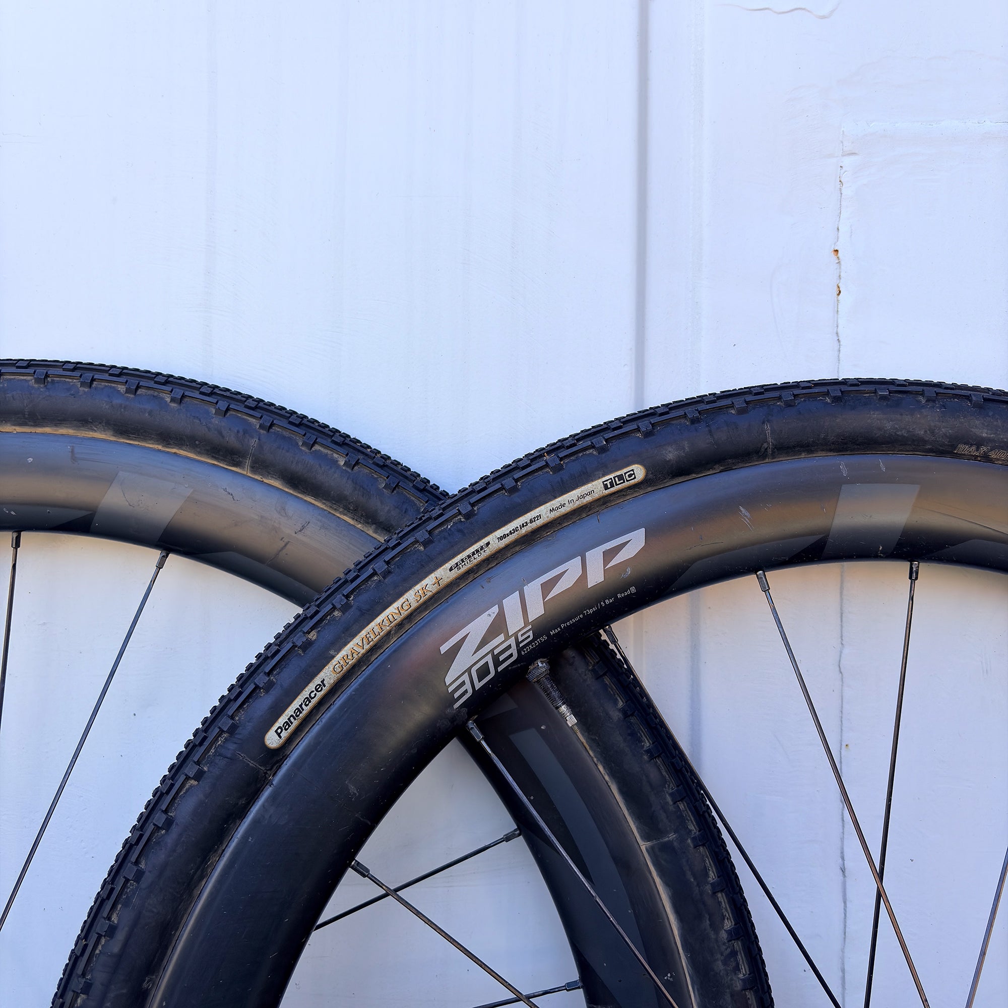 Take Off / ZIPP 303S Carbon Wheelset with Gravelking SK +