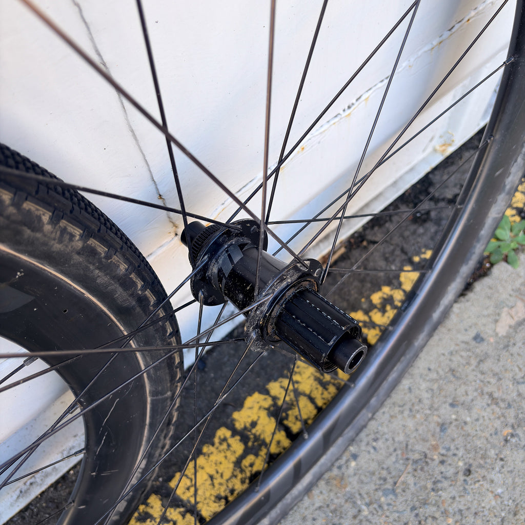 Take Off / ZIPP 303S Carbon Wheelset with Gravelking SK +