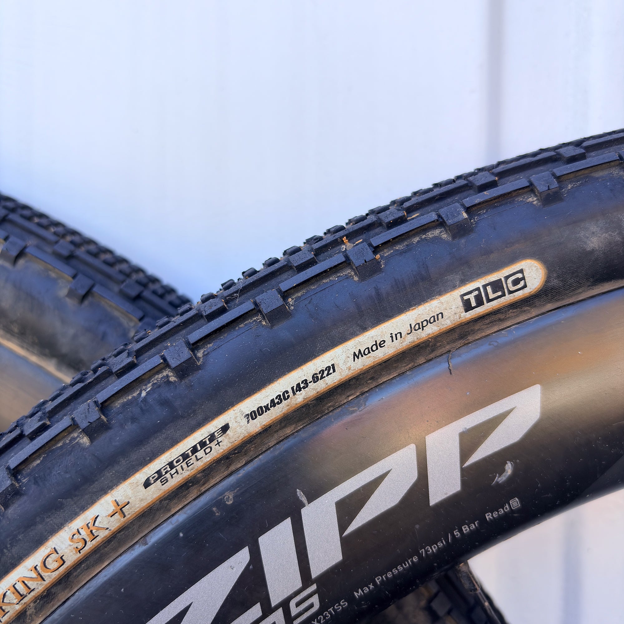 Take Off / ZIPP 303S Carbon Wheelset with Gravelking SK +