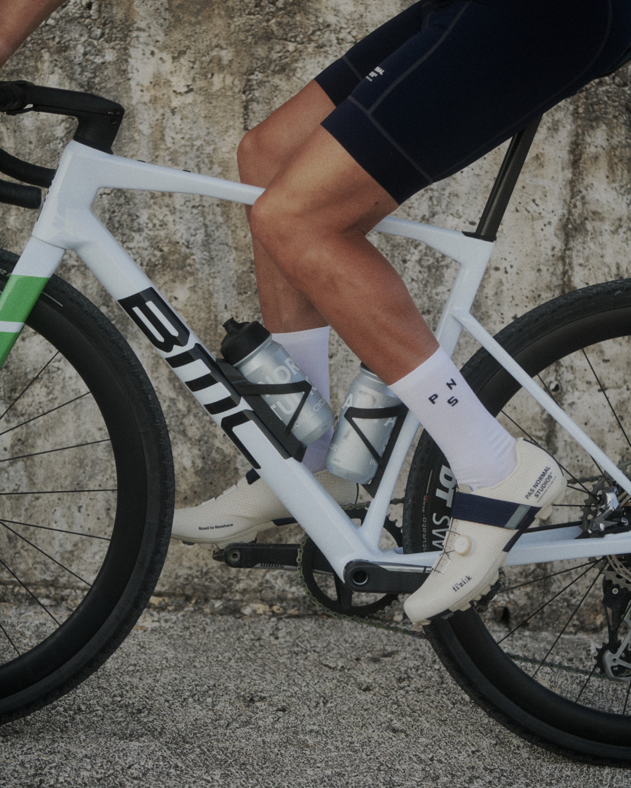 Pas Normal Studios x Fizik Ferox Carbon — 灰白色