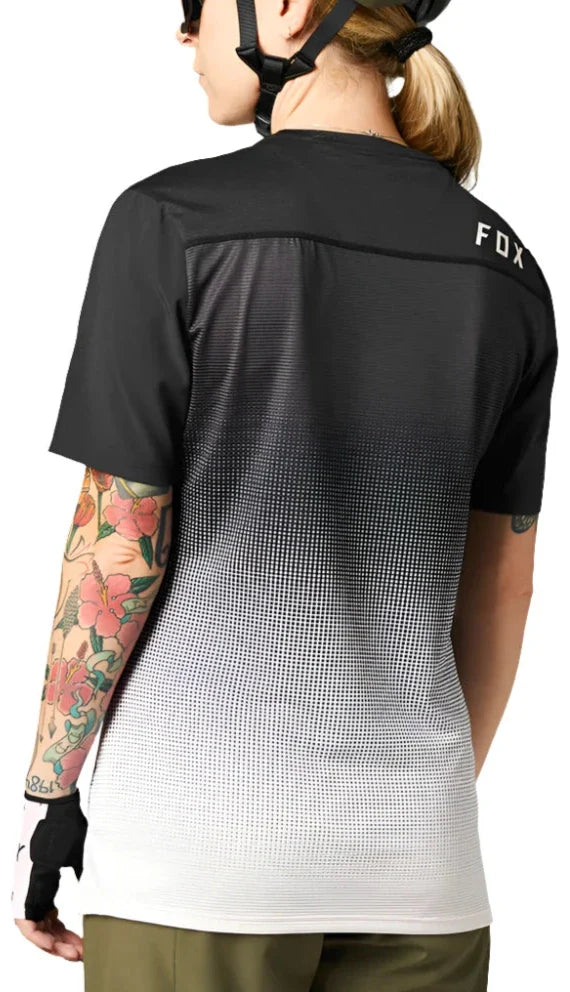 Fox WOMENS FLEXAIR SS JERSEY - Black/Pink Back Facing Model