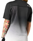 Fox WOMENS FLEXAIR SS JERSEY - Black/Pink Back Facing Model