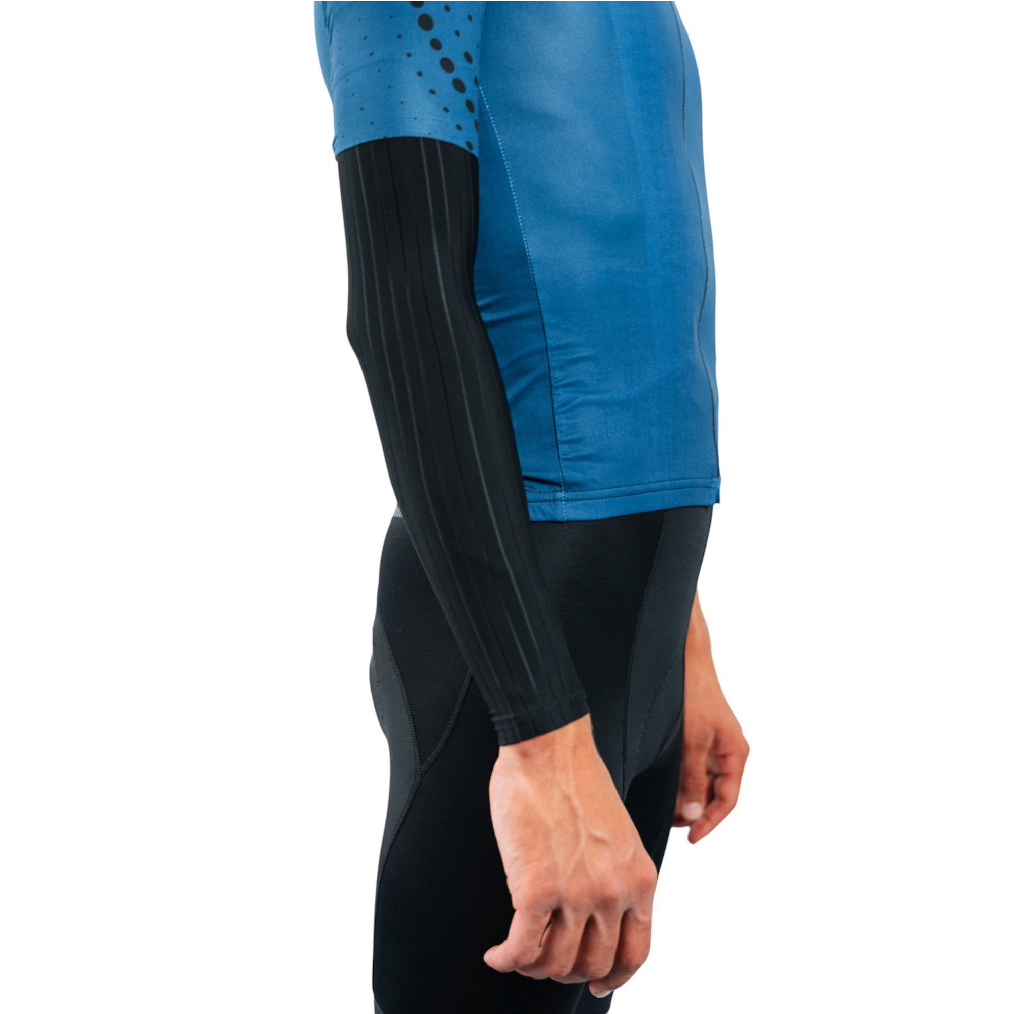 aero-cycling-gear-aero-arm-sleeves-black-side