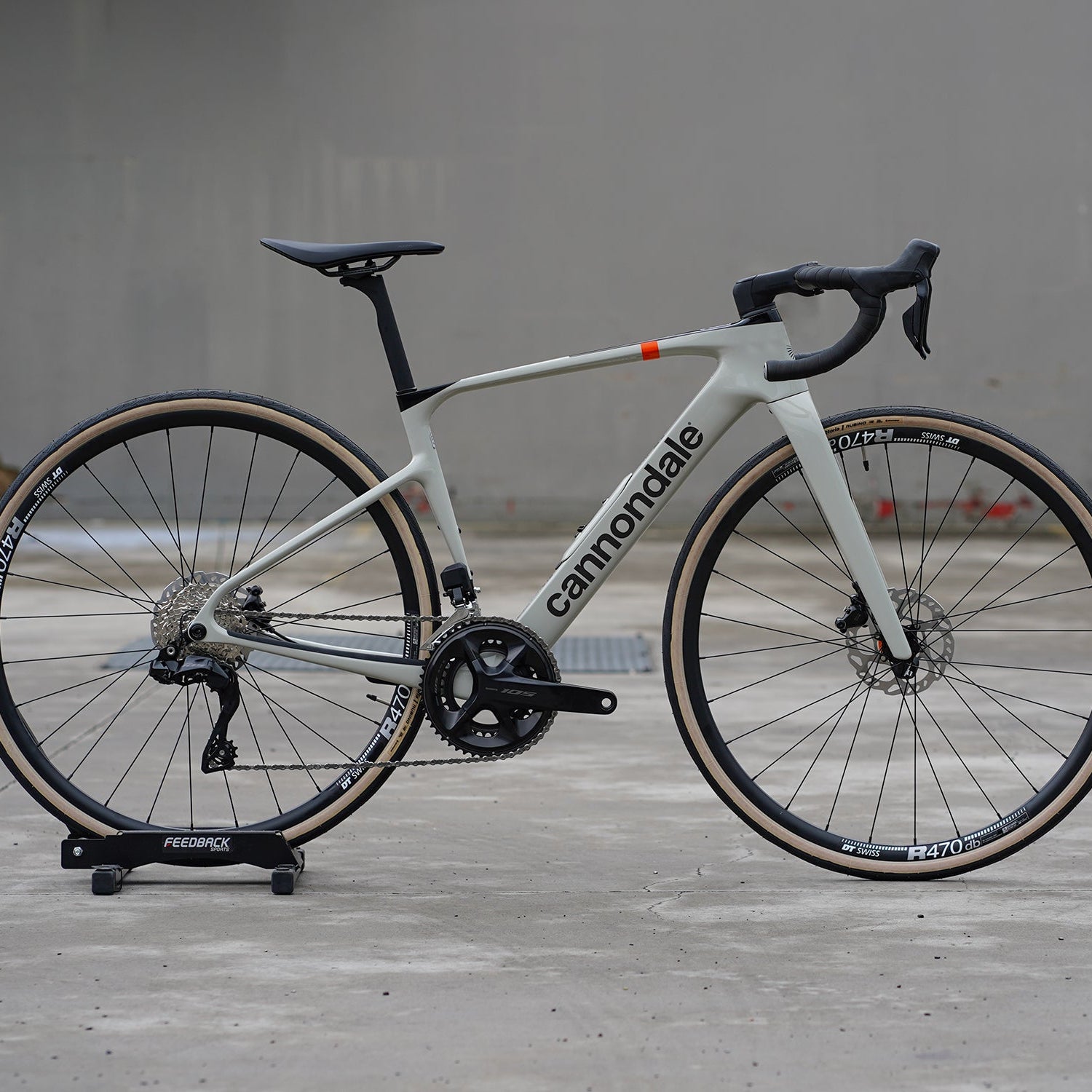 Cannondale Synapse Carbon 4 耐力自行车 - 粉笔色