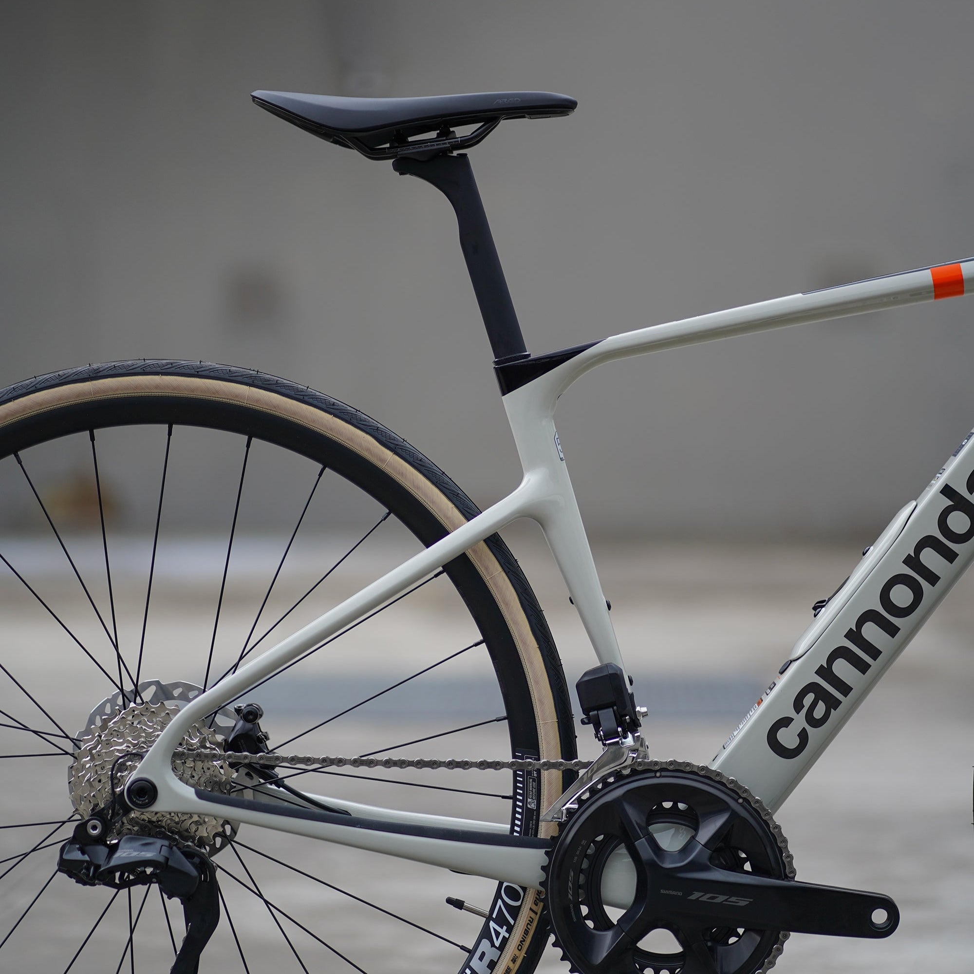 Cannondale Synapse Carbon 4 耐力自行车 - 粉笔色