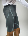 district-vision-2xu-lightweight-desert-comp-shorts-carbon