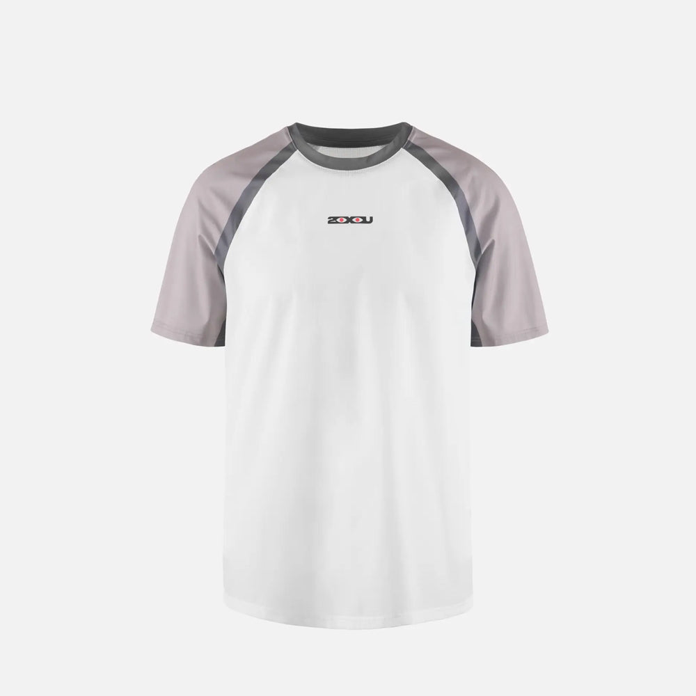 district-vision-2xu-ultralight-desert-tee-white-carbon