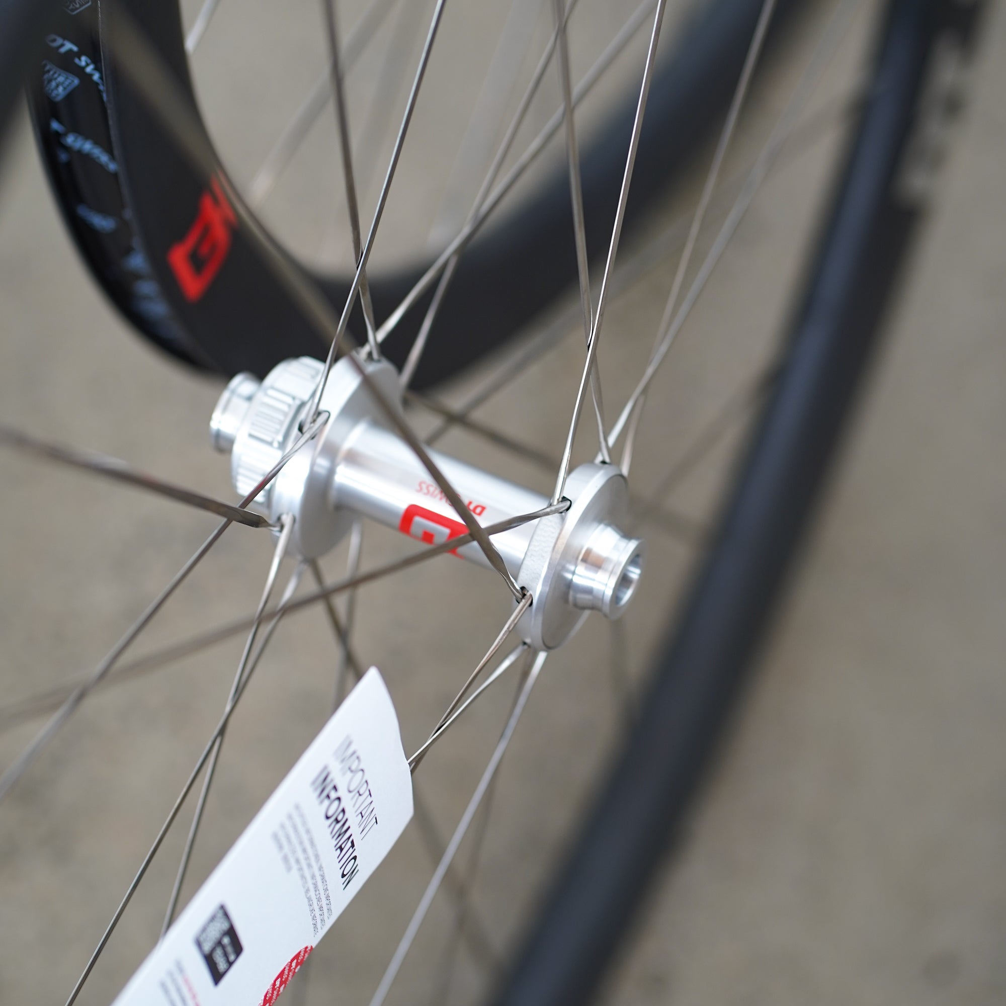 DT Swiss ARC1100 DICUT 62 碳纤维碟刹轮组