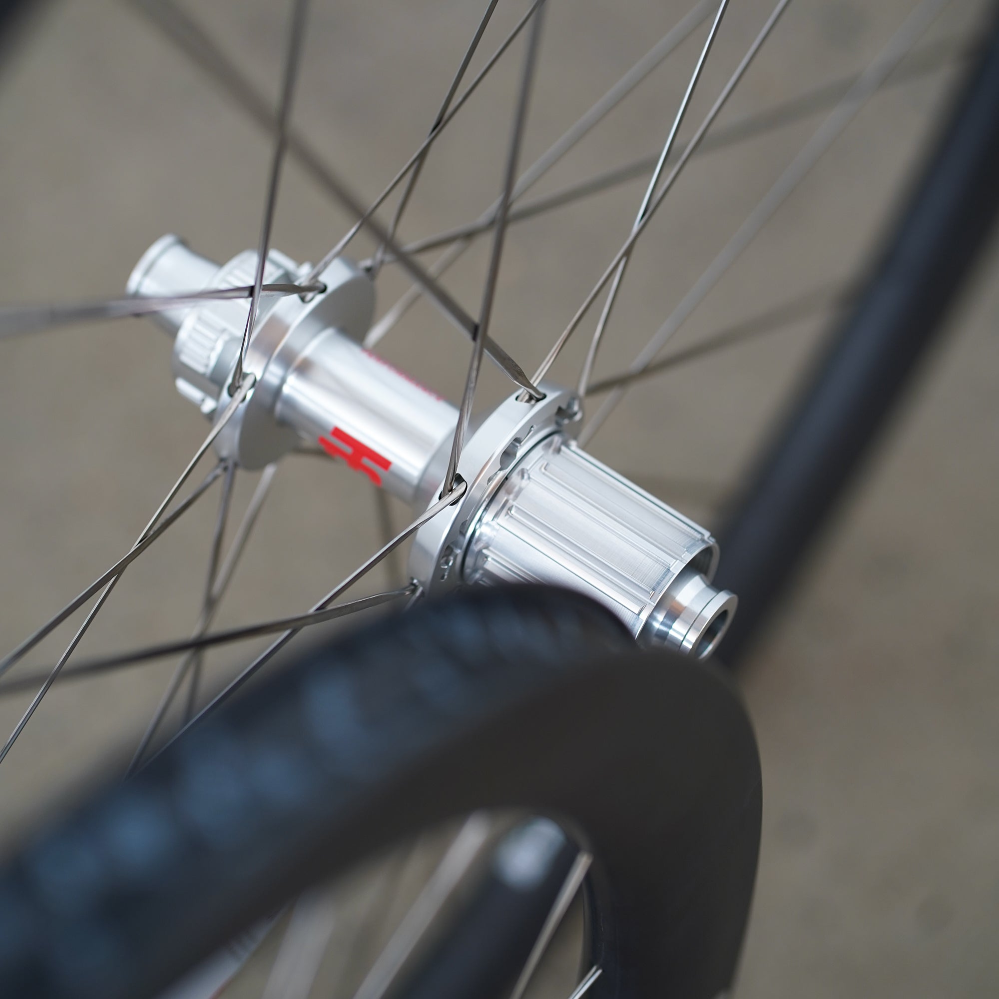 DT Swiss ARC1100 DICUT 62 碳纤维碟刹轮组