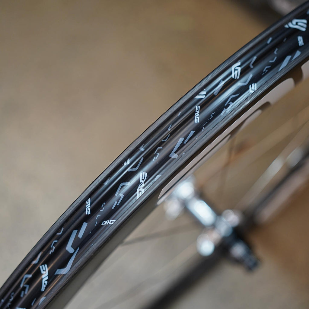 ENVE SES 6.7 PRO Carbon Disc Brake Wheelset - White