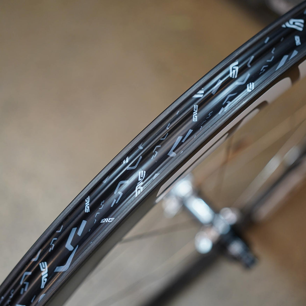 ENVE SES 6.7 PRO Carbon Disc Brake Wheelset - White