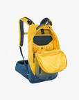 evoc-trail-pro-10-backpack-curry-denim-opened