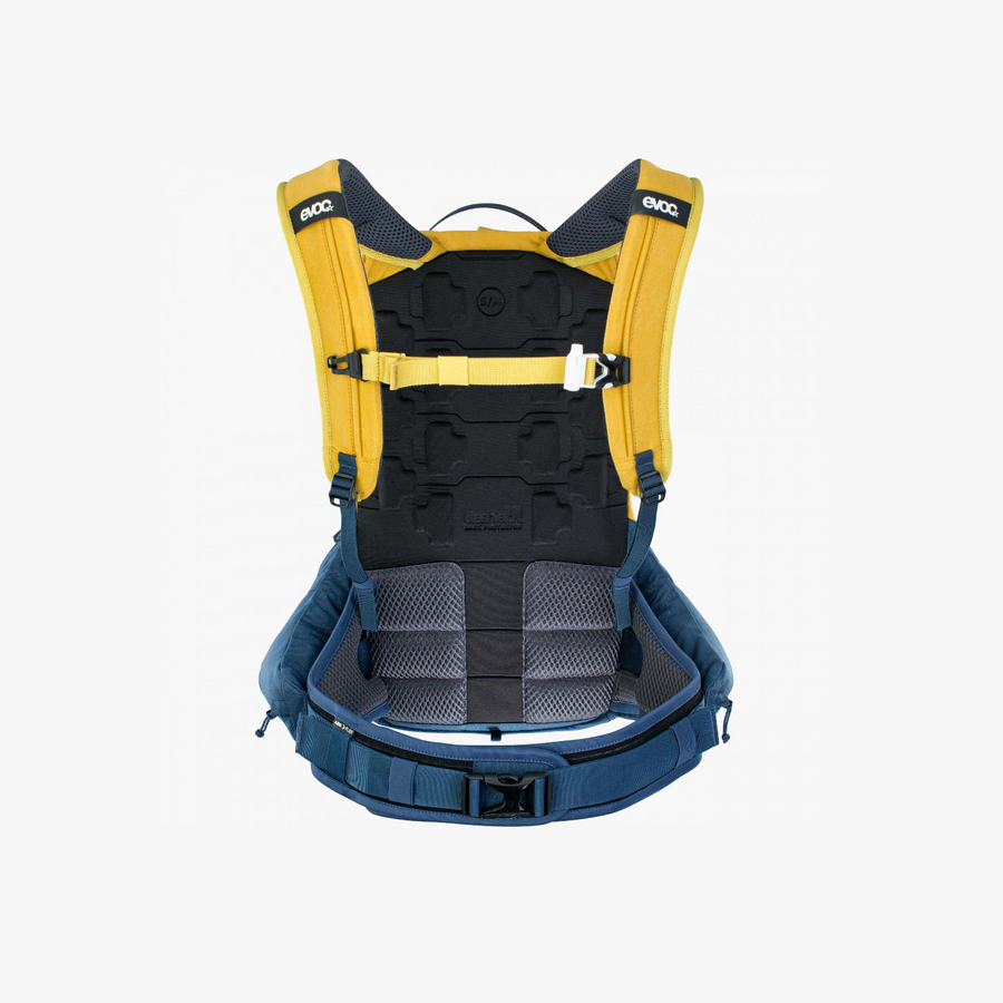 evoc-trail-pro-16-backpack-curry-denim-back