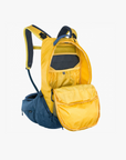 evoc-trail-pro-16-backpack-curry-denim-opened
