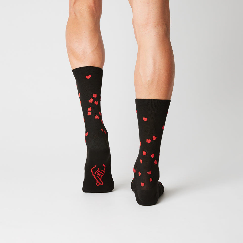 fingerscrossed-15_04-socks-hearts-black