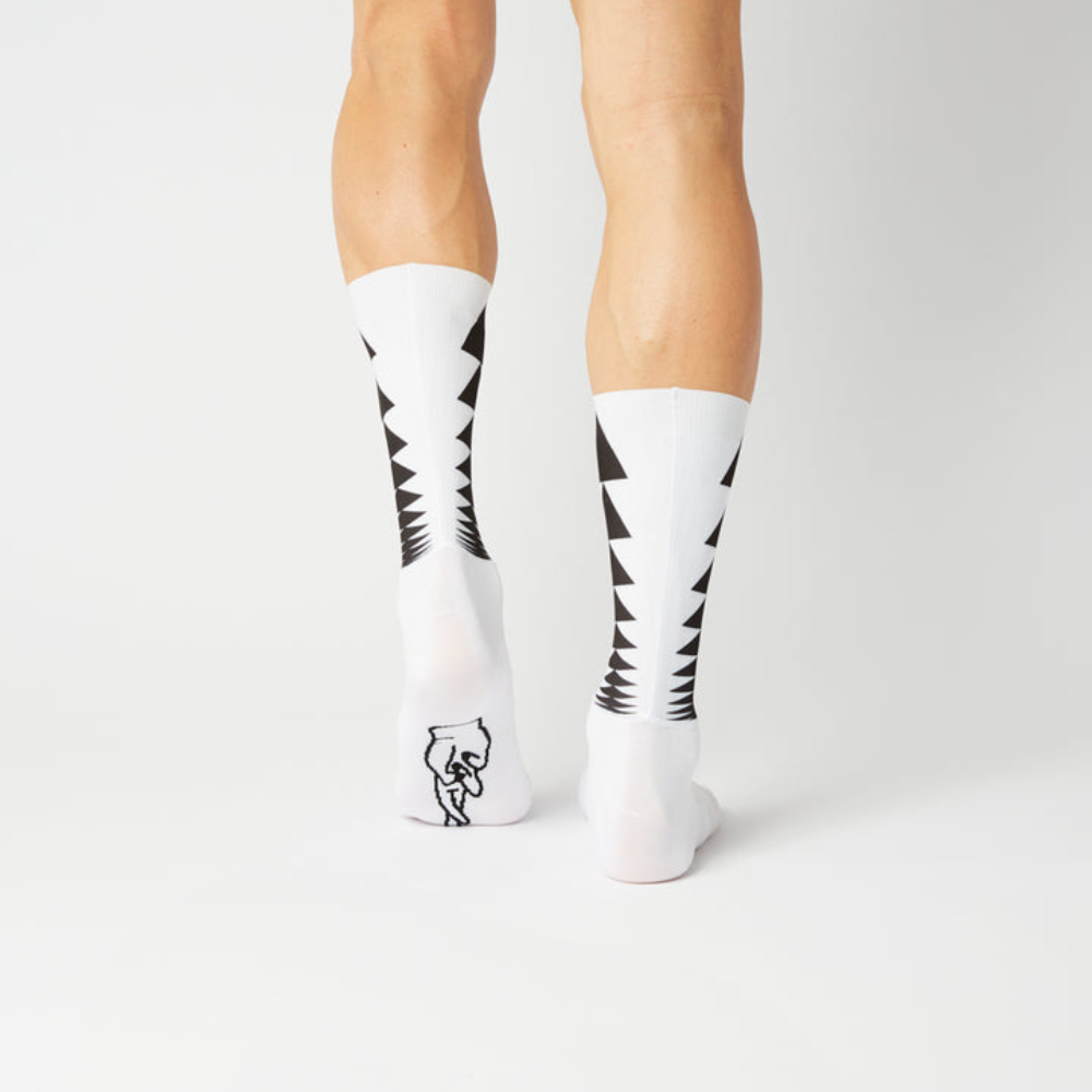 fingerscrossed-movement-aero-socks-arrow-white-back