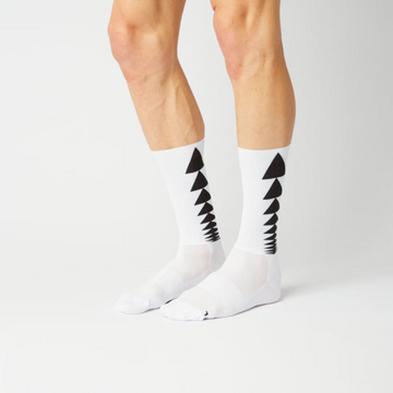 fingerscrossed-movement-aero-socks-arrow-white