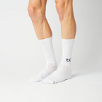 fingerscrossed-movement-aero-socks-easy-white