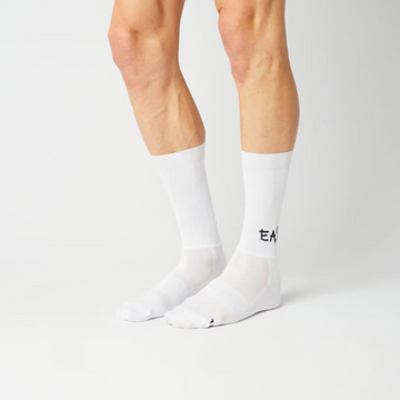 fingerscrossed-movement-aero-socks-easy-white