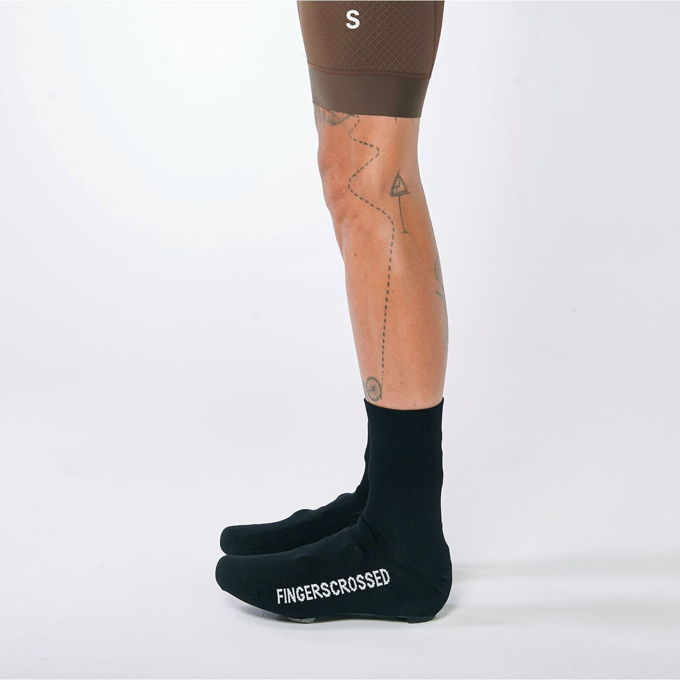 fingerscrossed-oversocks-black-on-foot