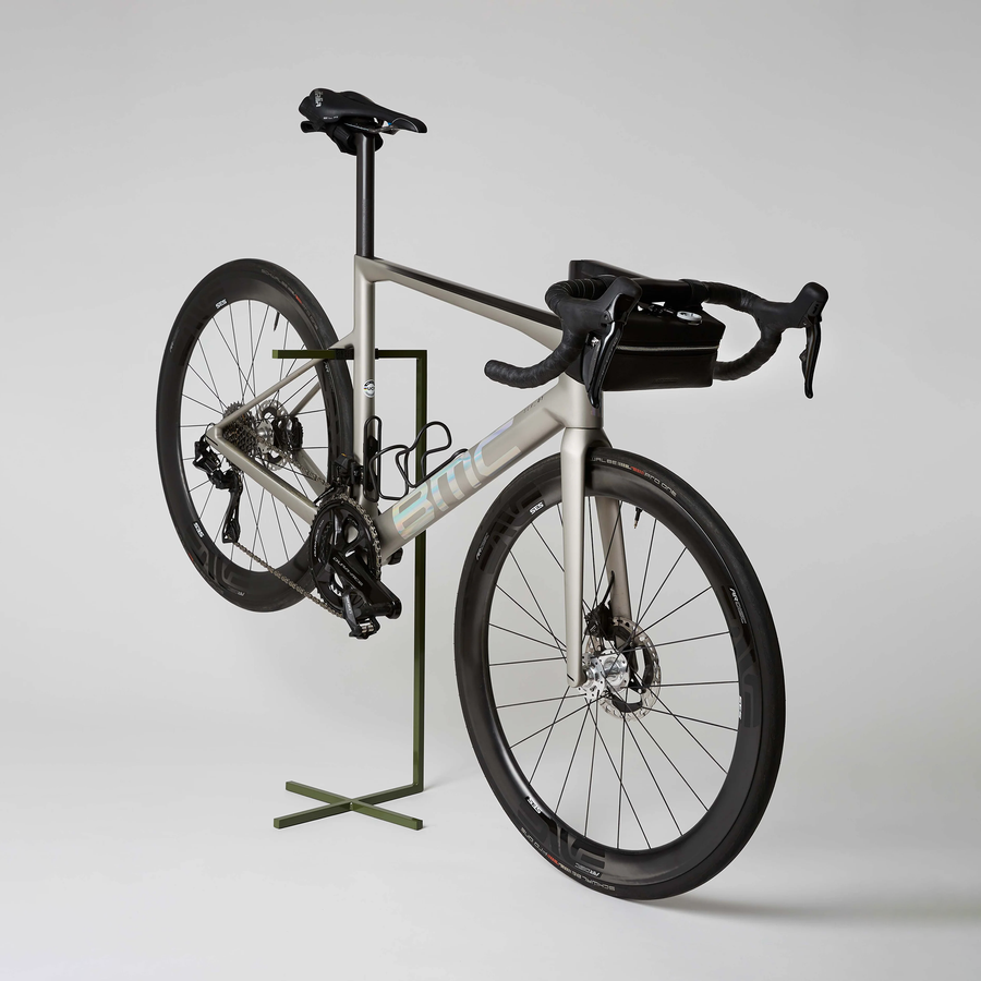 fingerscrossed-plus-minus-bikestand-moss-with-bike