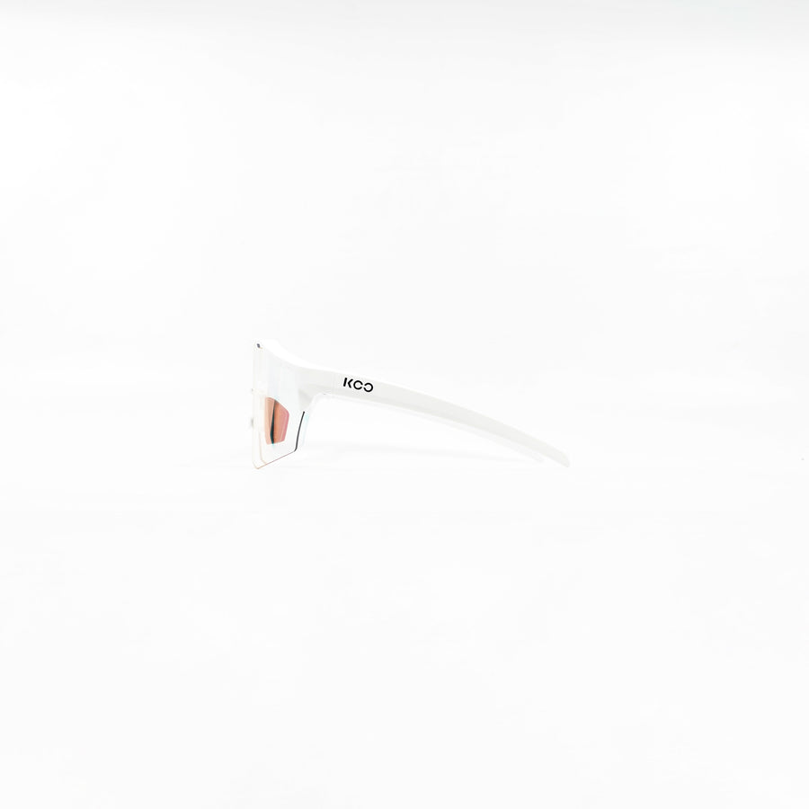 KOO Alibi - White Matt (Photochromic Fuchsia Mirror Lenses)