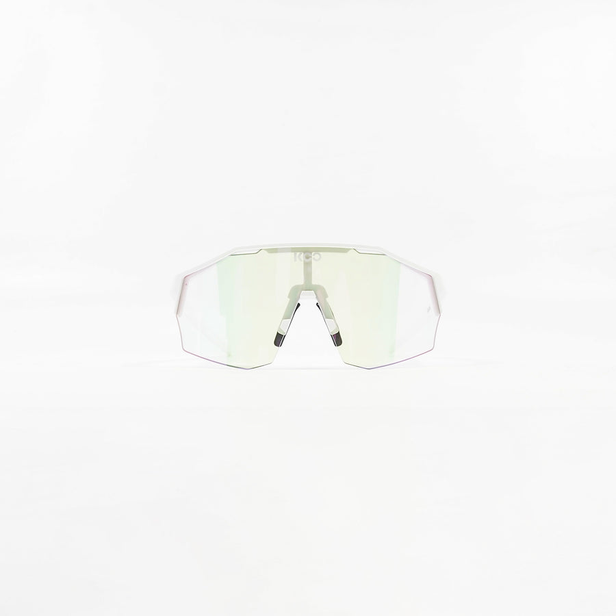 KOO Alibi - White Matt (Photochromic Fuchsia Mirror Lenses)