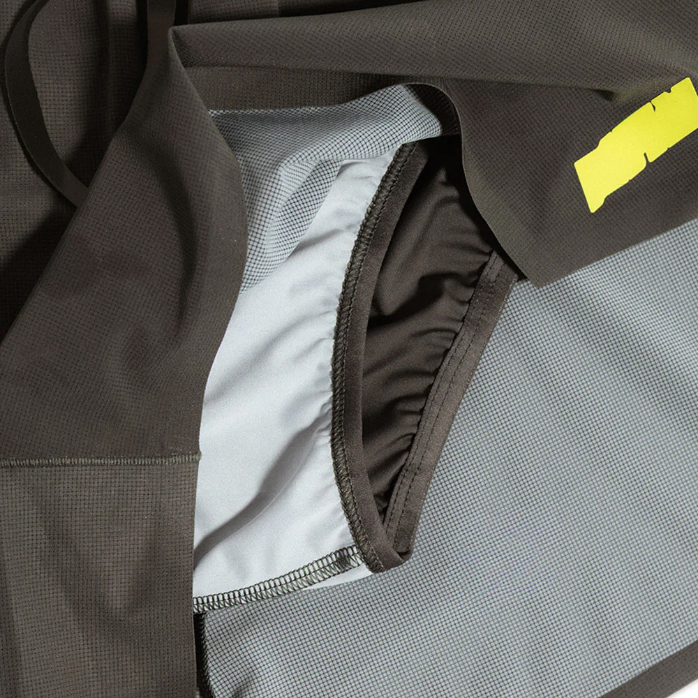 never-blur-split-shorts