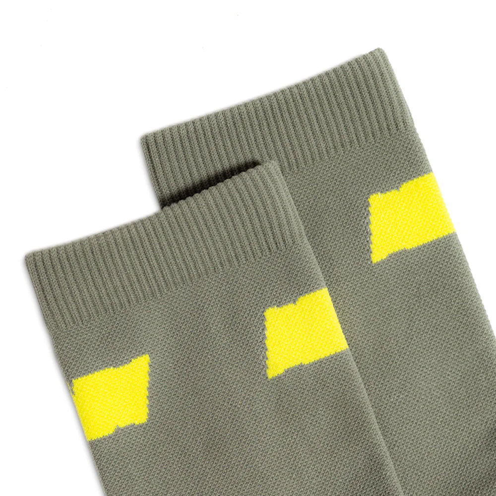 never-race-sock-charcoal-neon