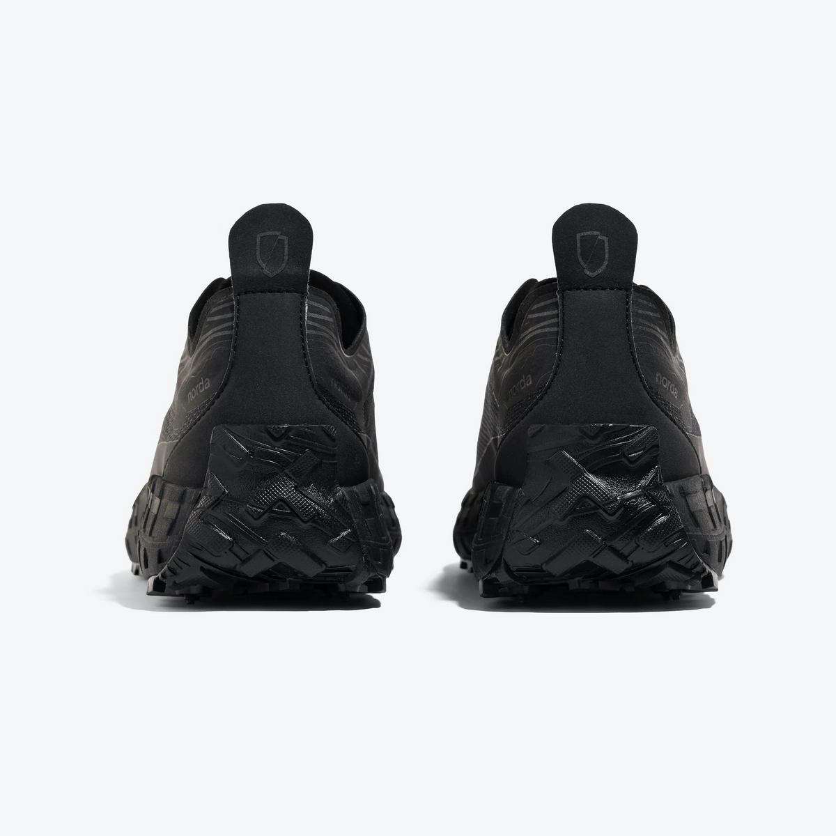 norda-001-g-graphene-trail-running-shoe-stealth-black-back