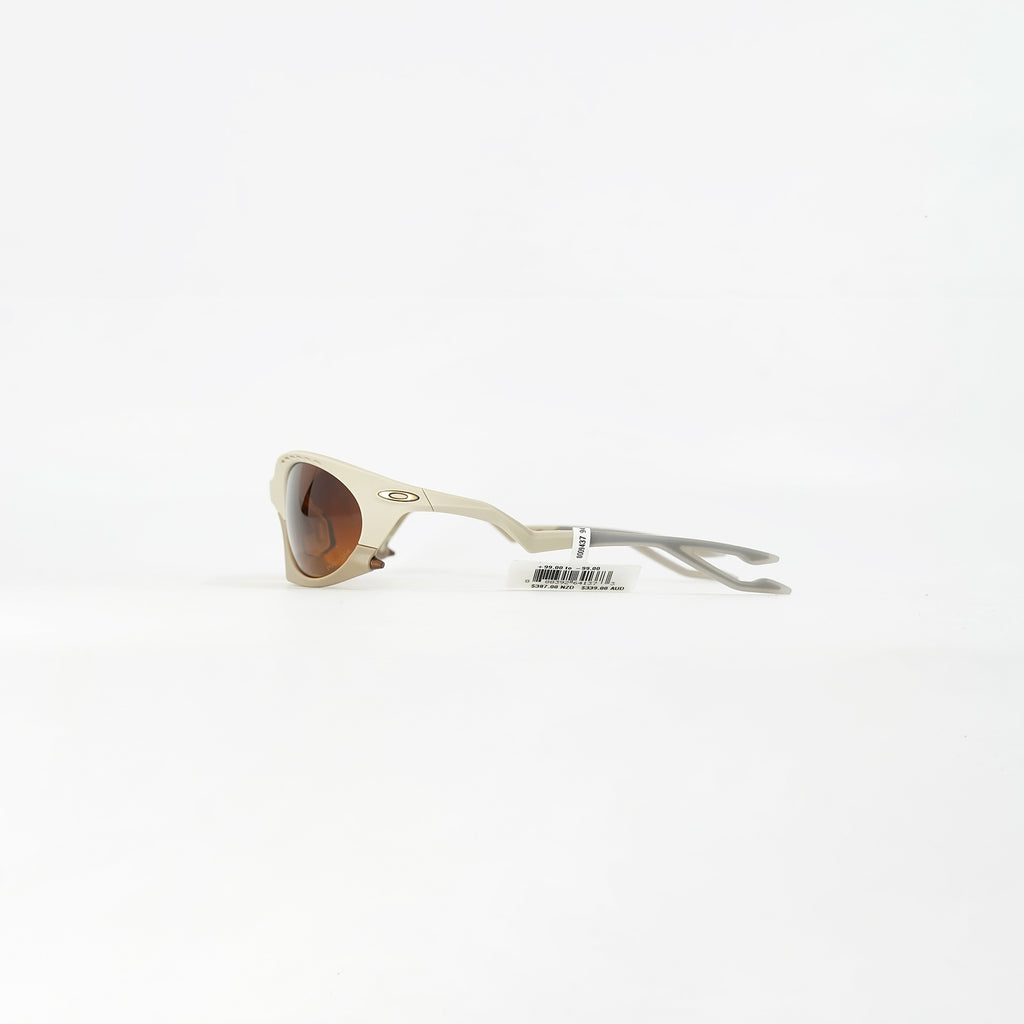 Oakley Plantaris 哑光沙色（Prizm 棕色渐变镜片）