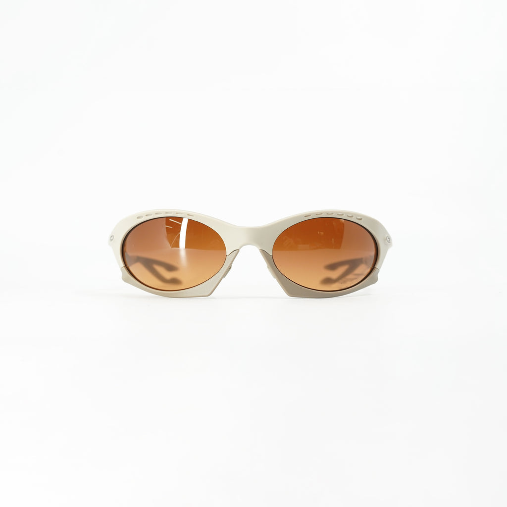 Oakley Plantaris 哑光沙色（Prizm 棕色渐变镜片）