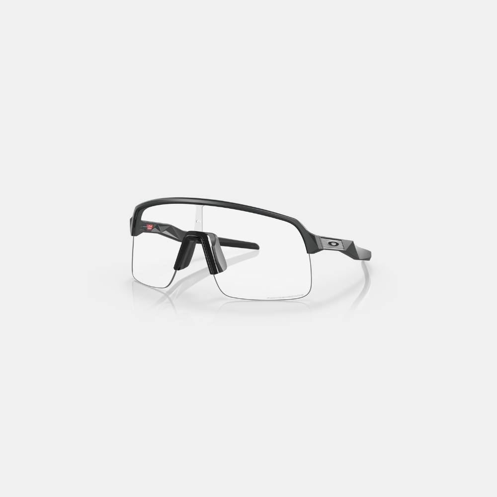 oakley-sutro-lite-sunglasses-low-bridge-fit-matte-carbon-clear-to-black-iridium-photochromic-lens