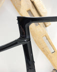 pinarello-dogma-f-disc-frameset-black-on-black-46-5cm-with-most-talon-ultra-44-100-rear