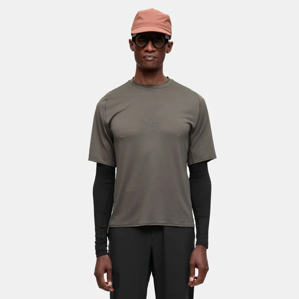 portal-drift-merino-arm-warmer-black-beauty