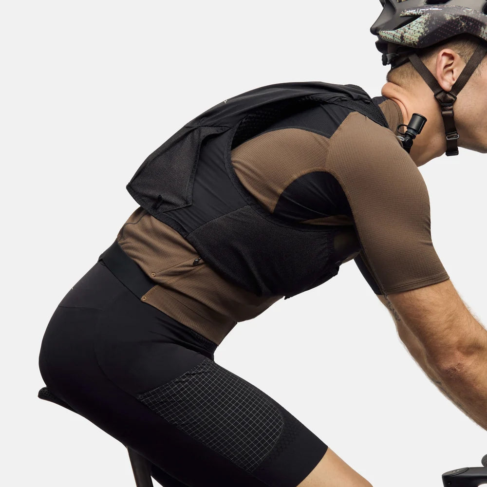 portal-passage-cargo-vest-black-beauty