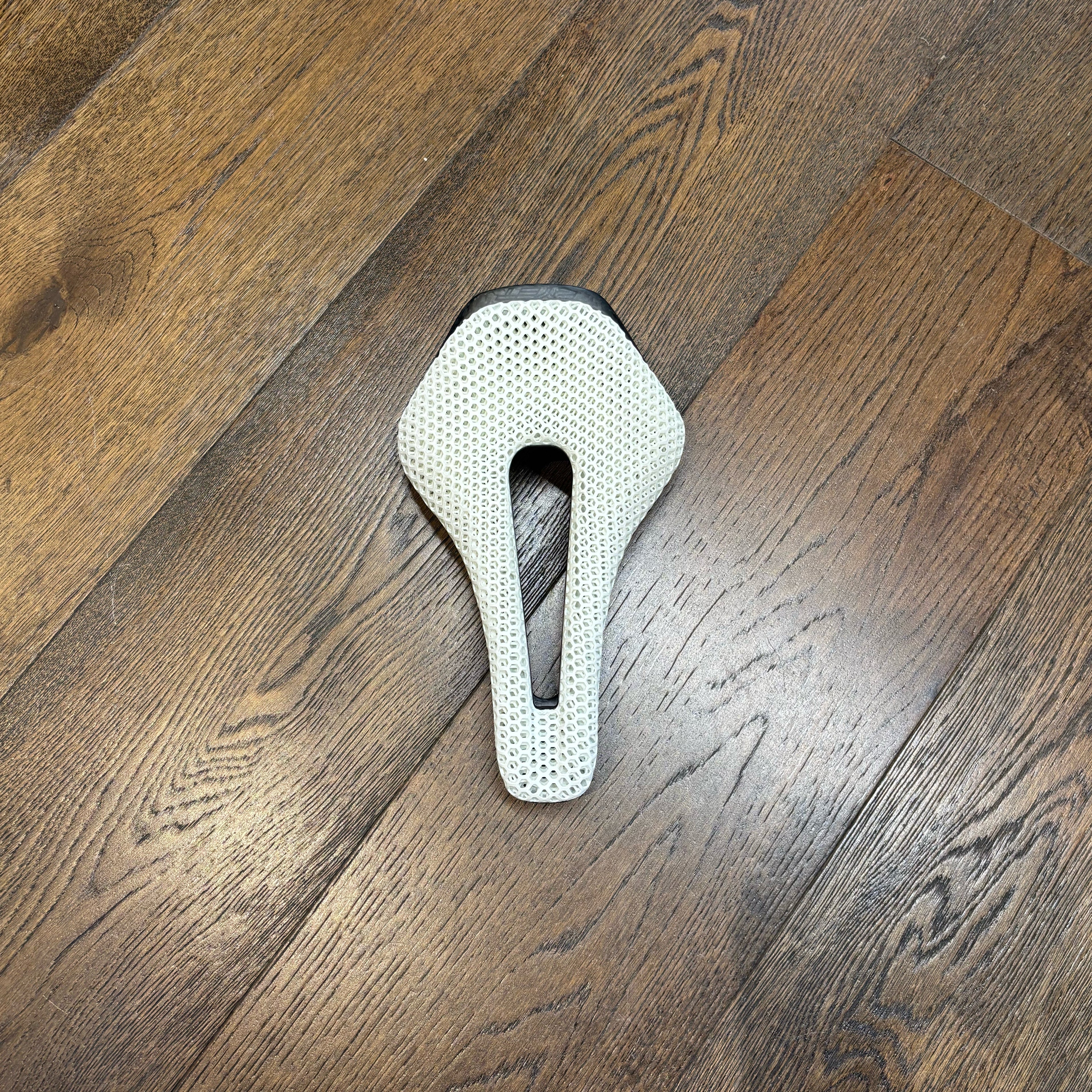 Preloved / Ryet Aircode 3D Printed Saddle - White