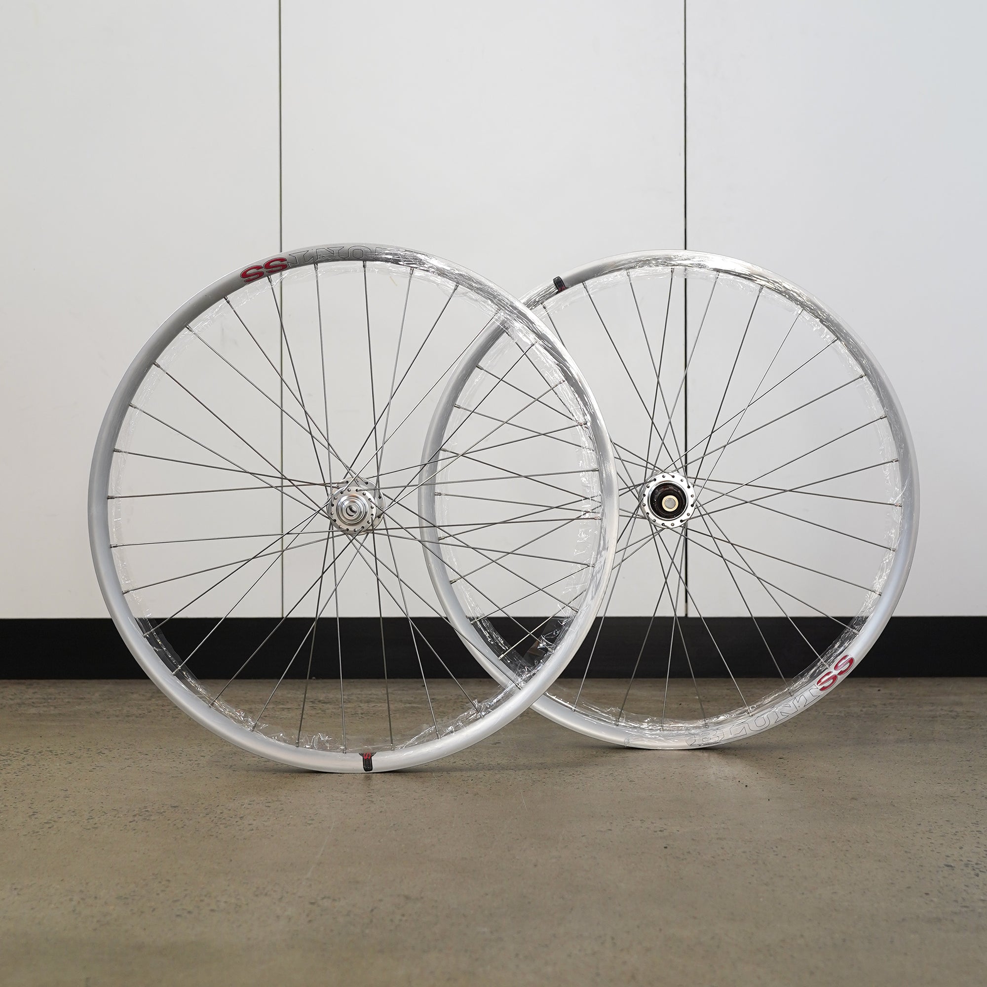 Velocity Blunt SS 650b Silver Wheelset – CCACHE