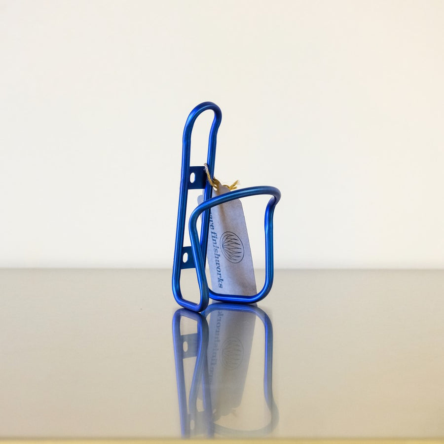 agave-x-king-cage-ti-bottle-cage-anodized-blue-detail
